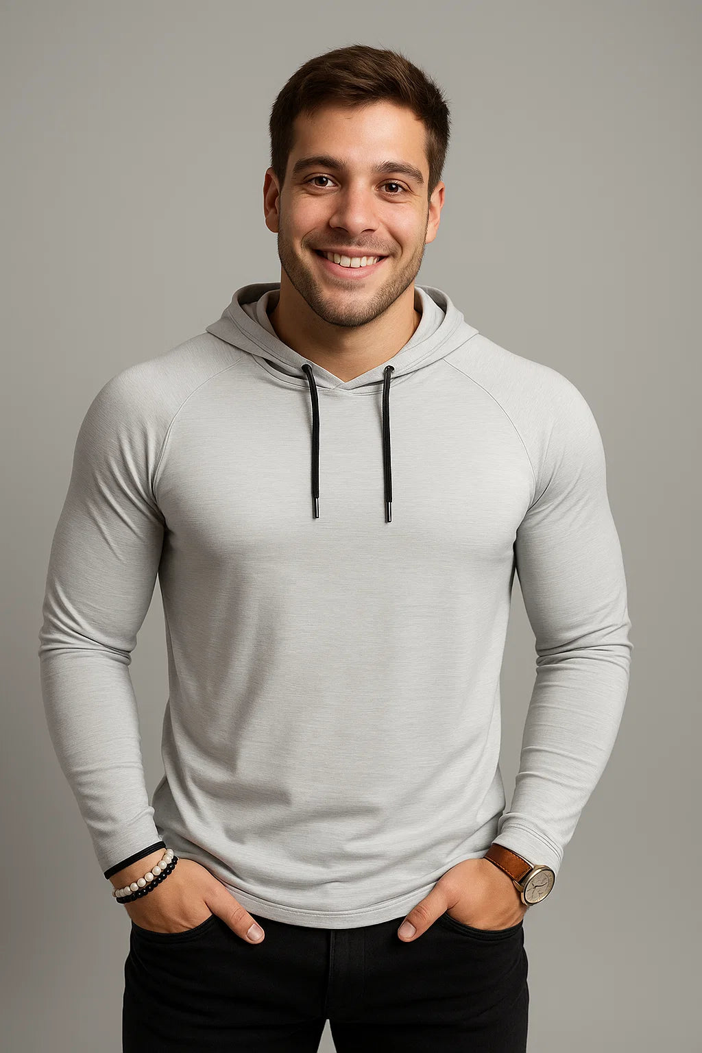 CAMISA ESPORTIVA BRANCA COM CAPUZ.