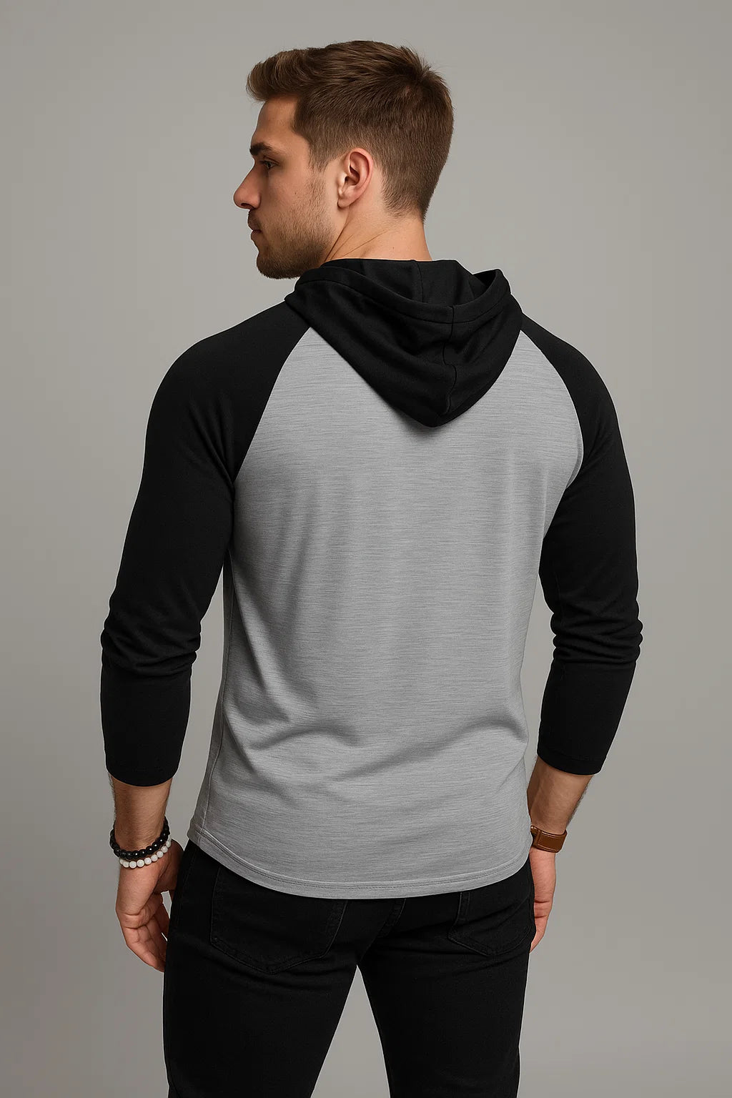 CAMISETA ESPORTIVA COM CAPUZ